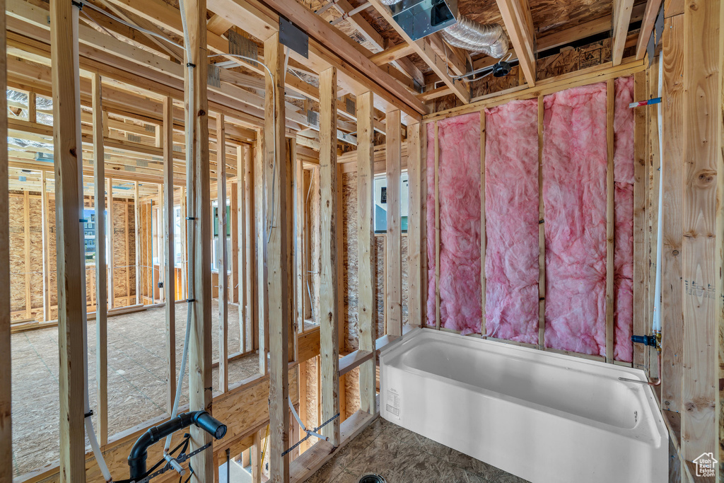 Bathroom with a bathing tub