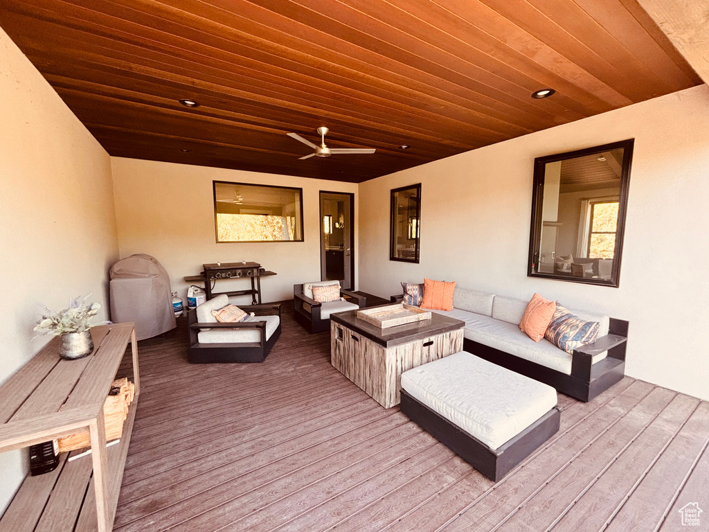 Deck featuring outdoor lounge area and ceiling fan