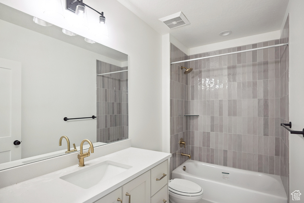 Bathroom with vanity and shower / tub combination