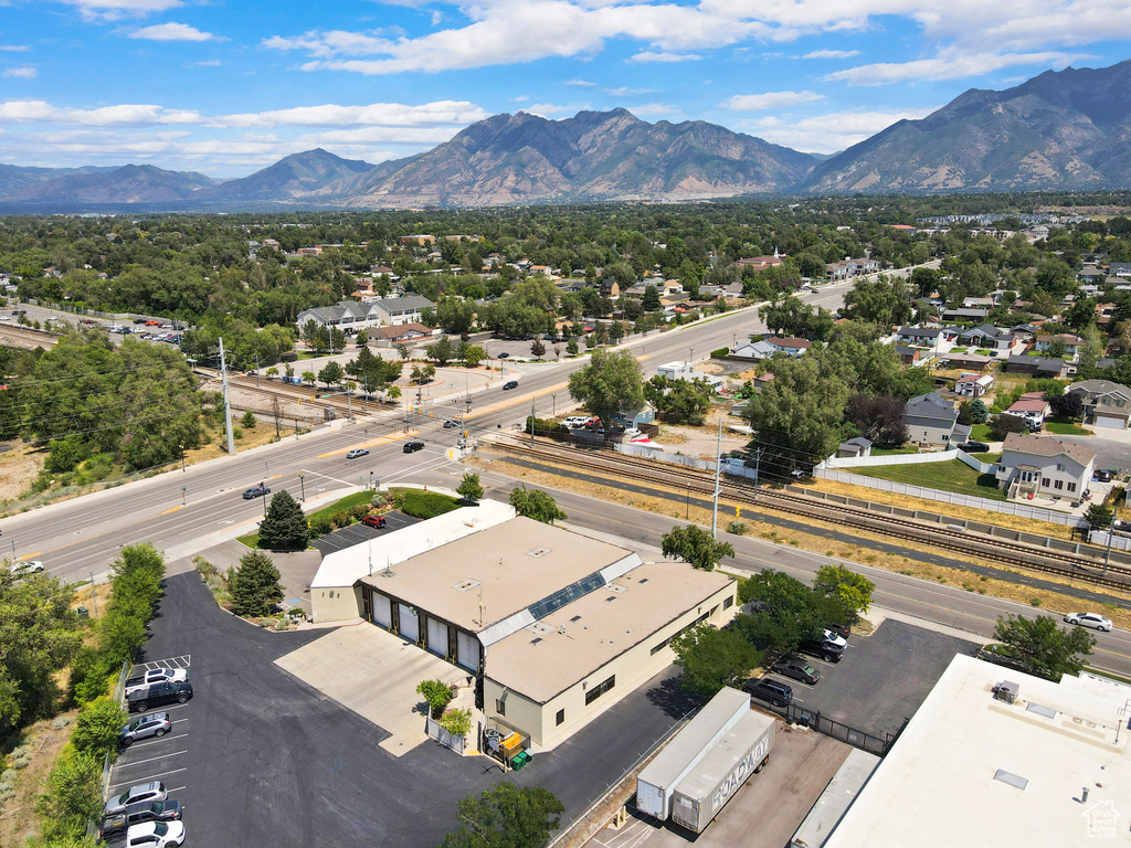 Aerial view with a mountain view