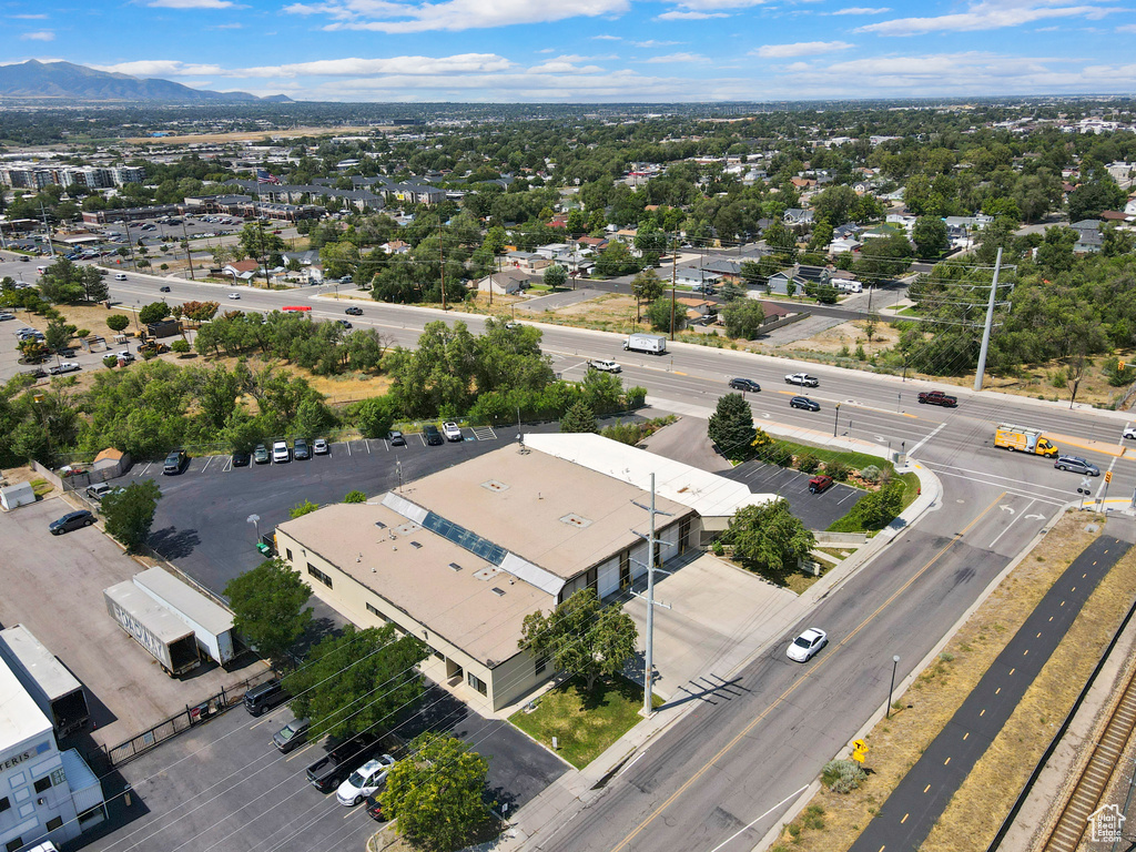 Bird's eye view with a mountain view