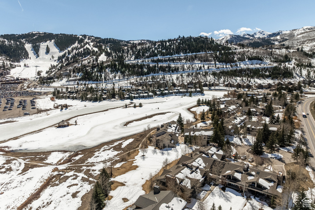 Snowy aerial view with a mountain view
