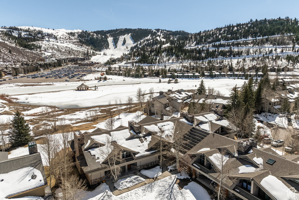 Snowy aerial view featuring a mountain view