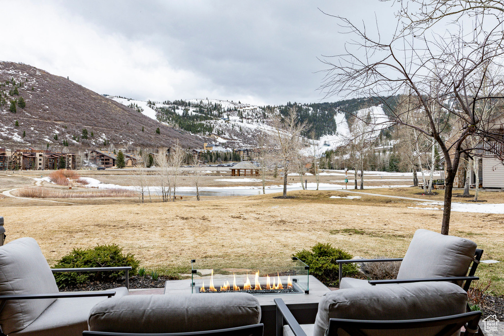 View of yard featuring a mountain view