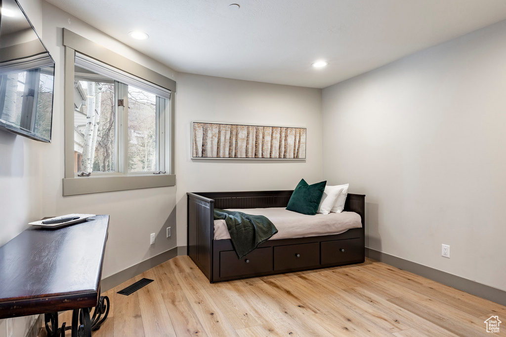 Bedroom featuring visible vents, baseboards, recessed lighting, and wood finished floors