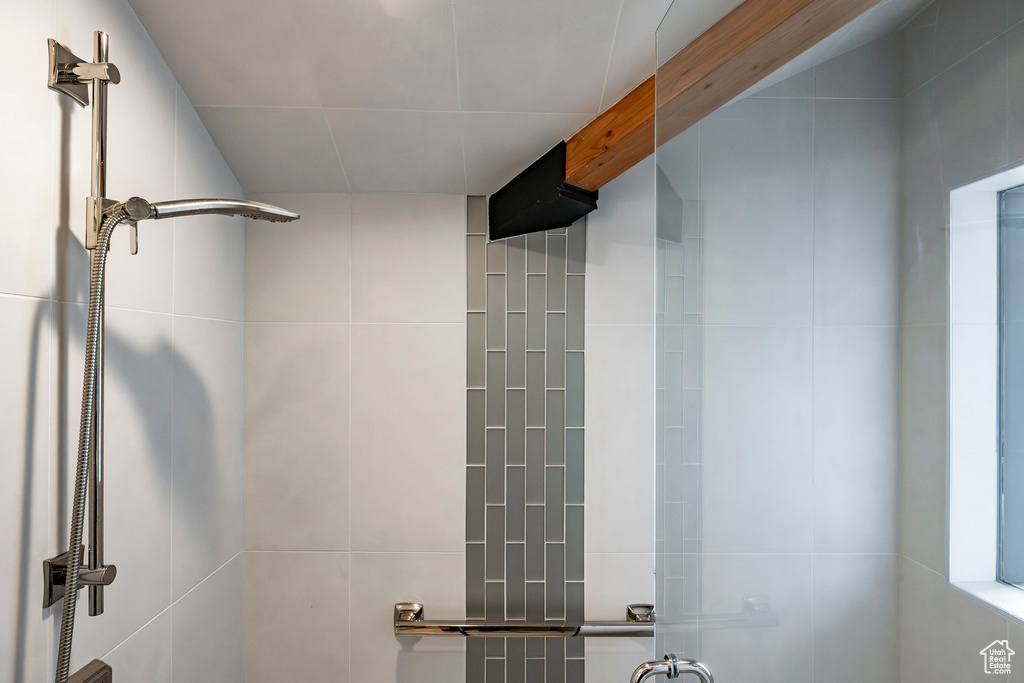 Full bath featuring tiled shower