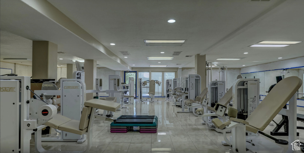 Exercise room featuring visible vents, tile patterned flooring, and recessed lighting