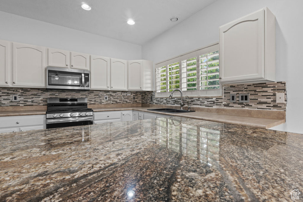 6175 SCHOONER LN Stansbury Park, UT 84074
