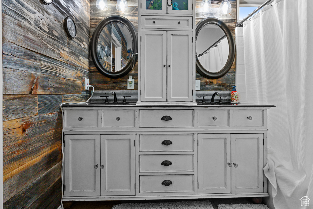 Bathroom with double vanity and a sink
