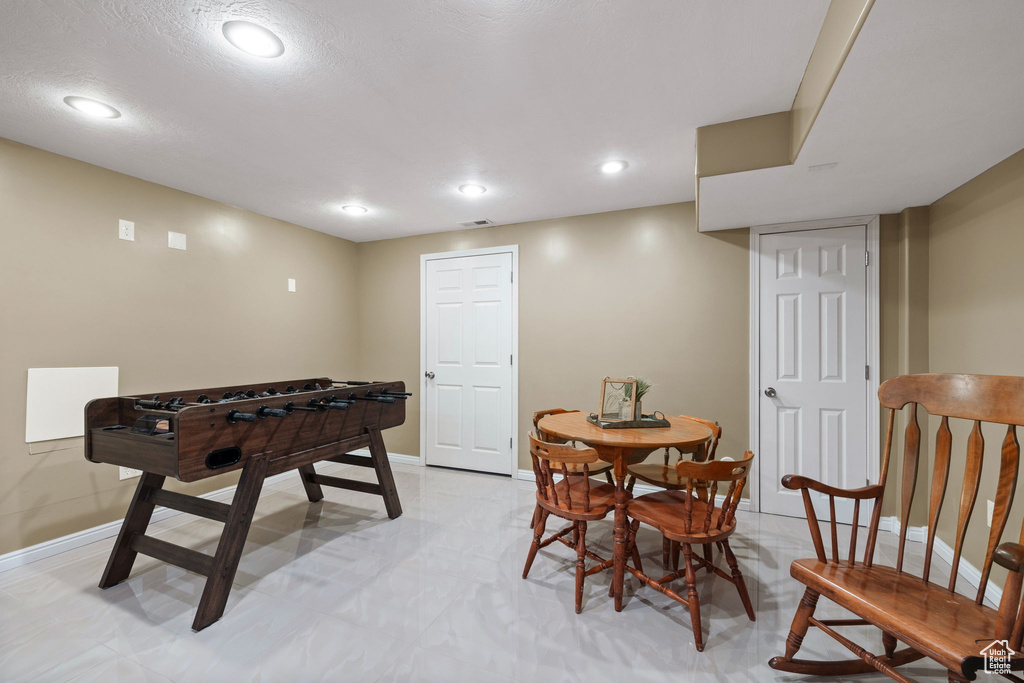 Playroom featuring baseboards, visible vents, and recessed lighting