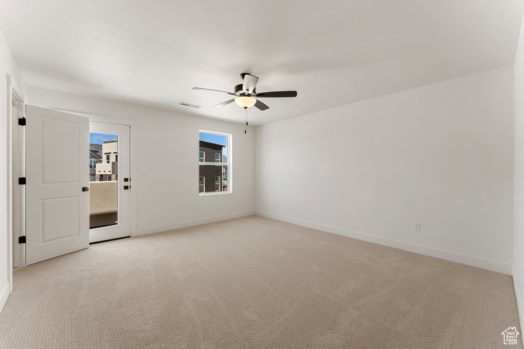 Unfurnished room with light carpet and ceiling fan