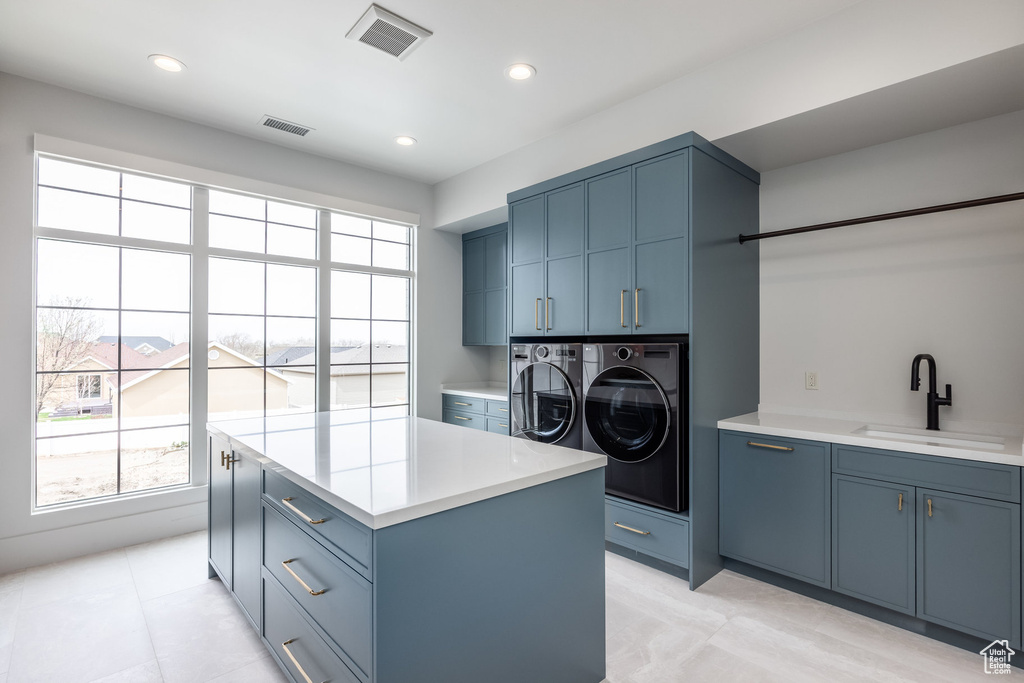 Laundry area with a sink, washing machine and clothes dryer, visible vents, cabinet space, and recessed lighting