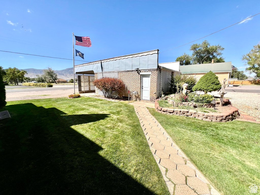 View of yard featuring a mountain view