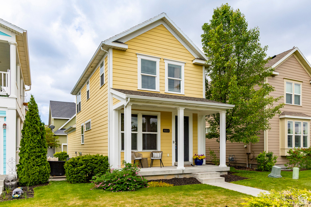View of front facade featuring a porch and a front yard