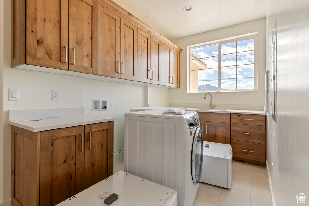 Laundry room with washer / clothes dryer and cabinet space