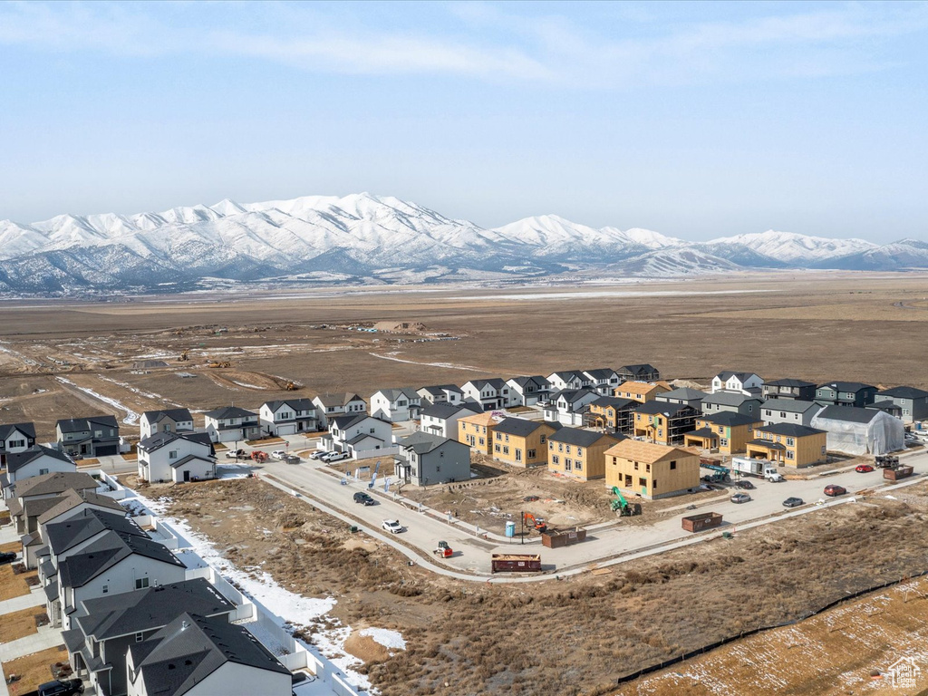 Mountain view featuring a residential view