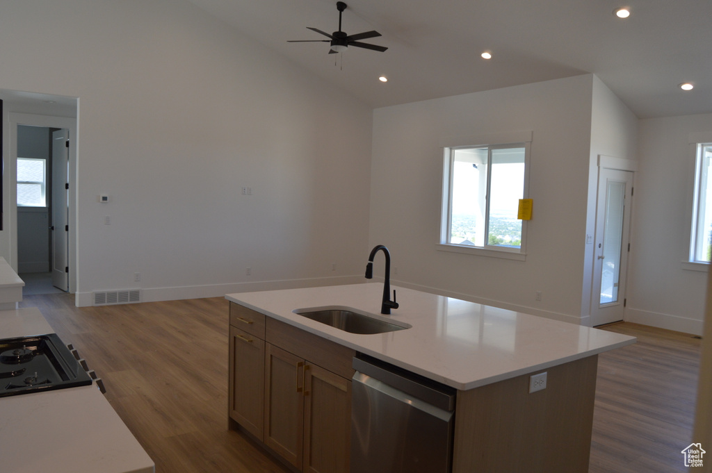 Kitchen with dishwasher, open floor plan, healthy amount of natural light, recessed lighting, and vaulted ceiling