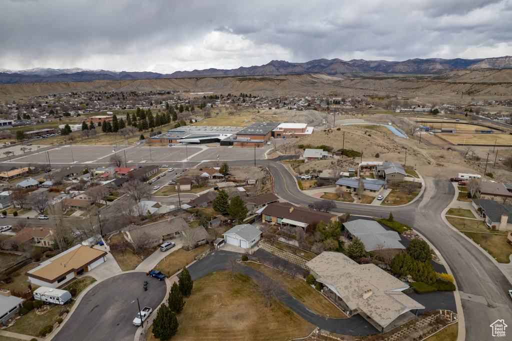 Bird's eye view featuring a residential view and a mountain view