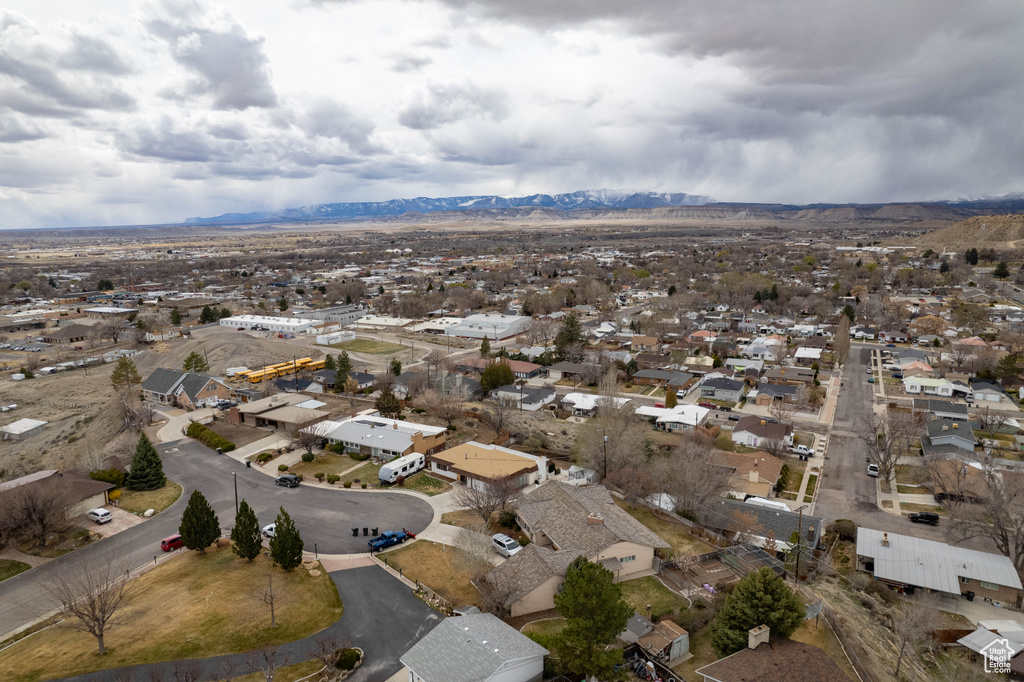 Bird's eye view featuring a residential view and a mountain view