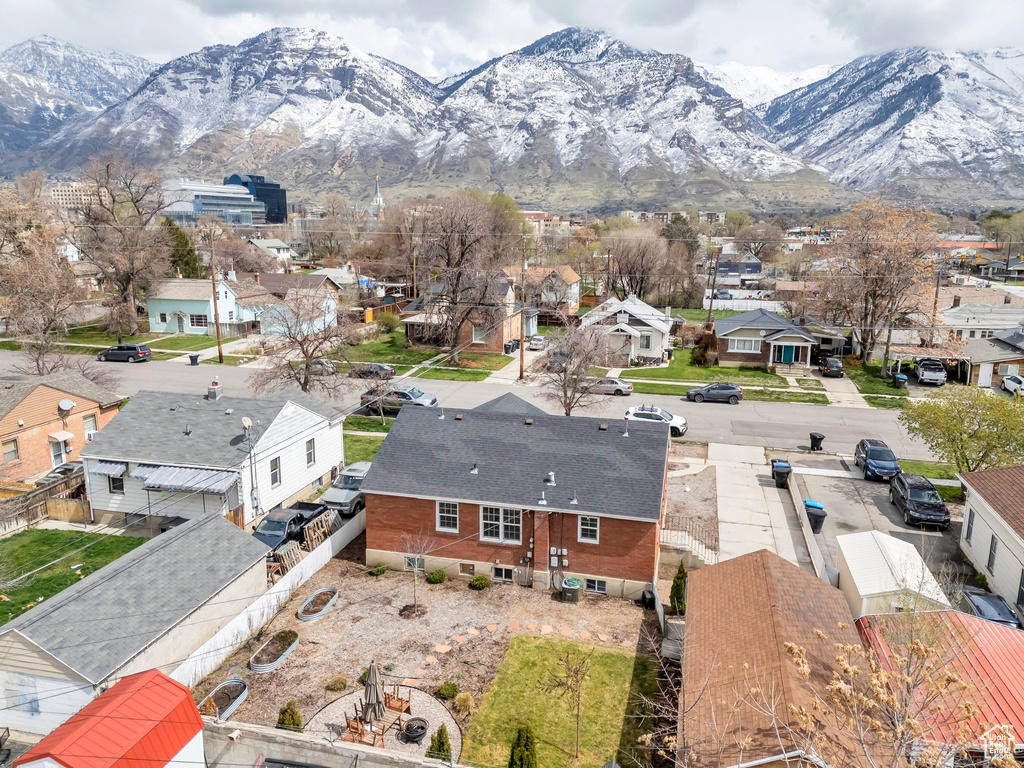 Birds eye view of property featuring a residential view and a mountain view