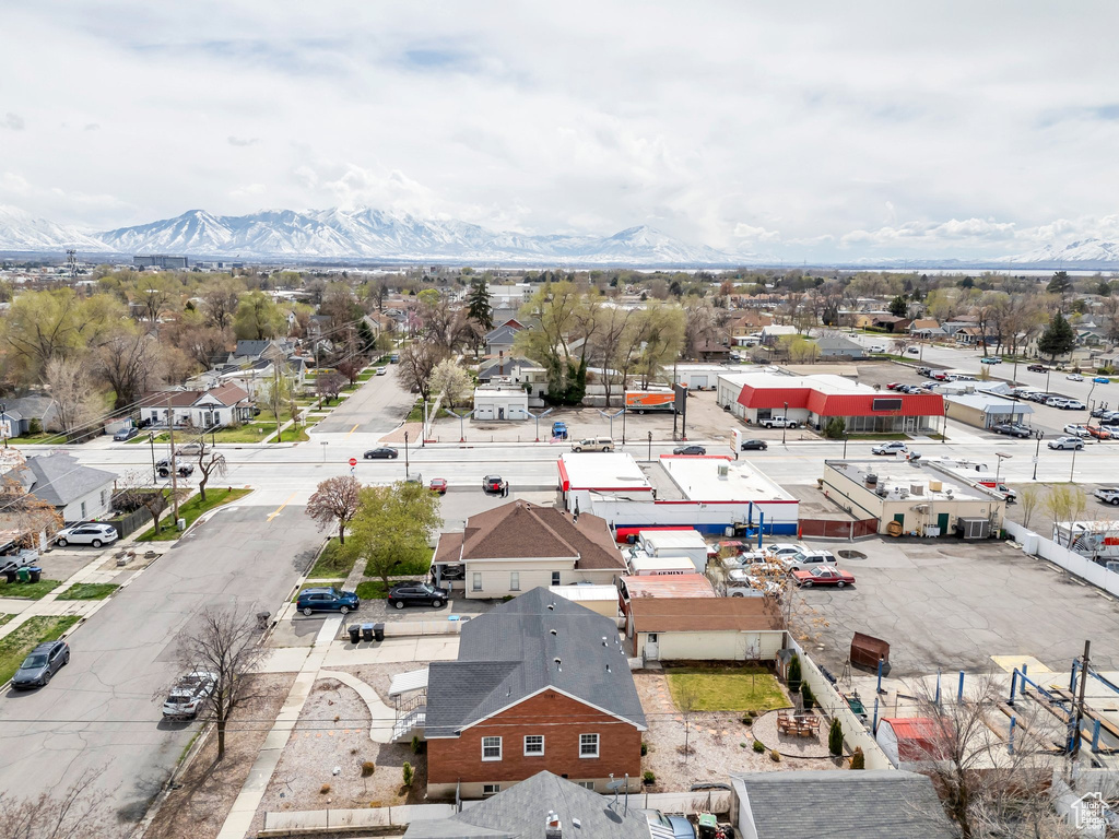Bird\\\\\\\\\\\\\\\'s eye view with a residential view and a mountain view