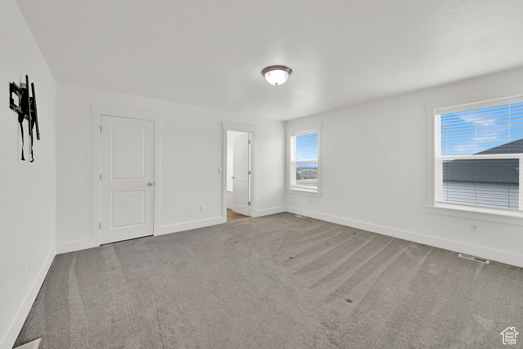 Unfurnished room with carpet flooring and baseboards