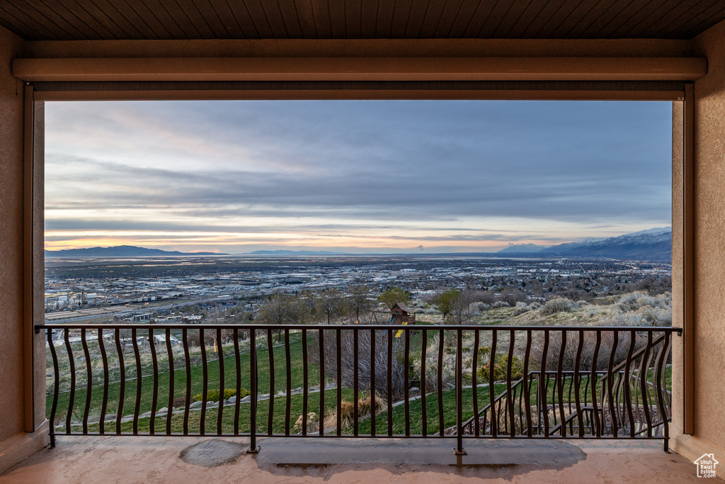 Balcony featuring a mountain view