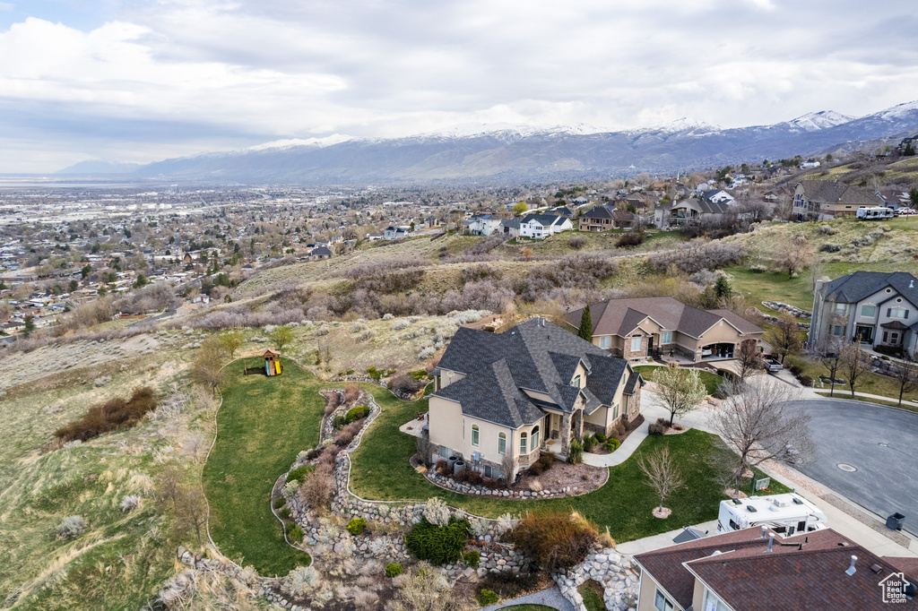Birds eye view of property featuring a mountain view and a residential view