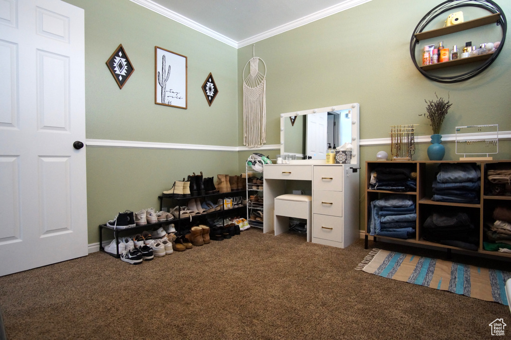 Interior space with ornamental molding