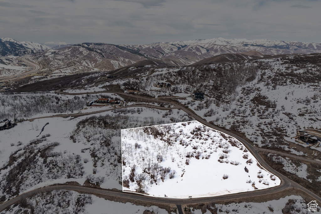 Snowy aerial view featuring a mountain view