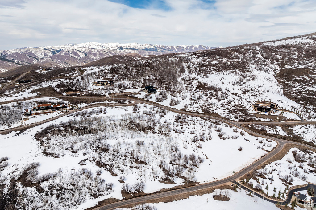 Snowy aerial view with a mountain view