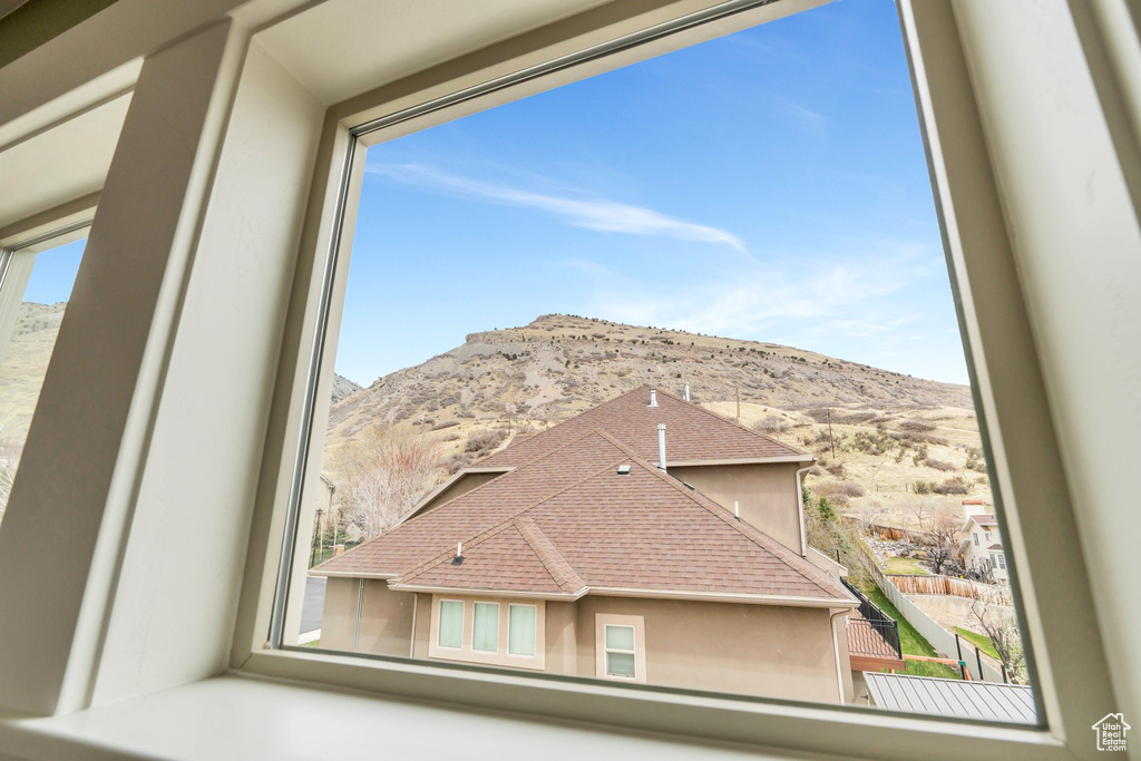 Interior details with a mountain view