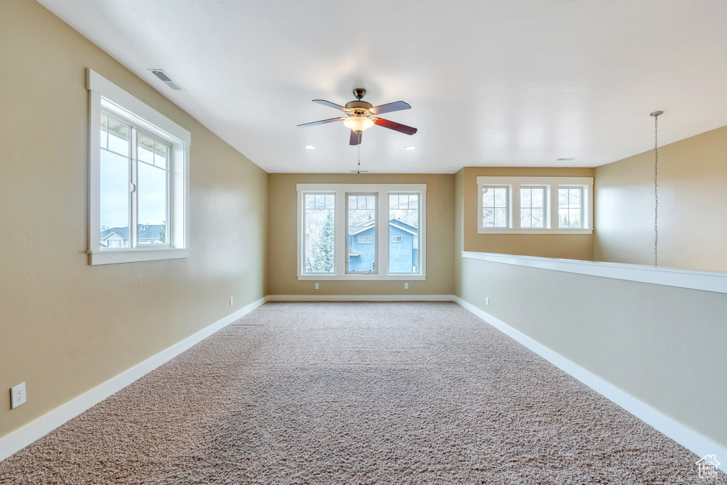 Unfurnished room featuring visible vents, carpet, baseboards, ceiling fan, and recessed lighting