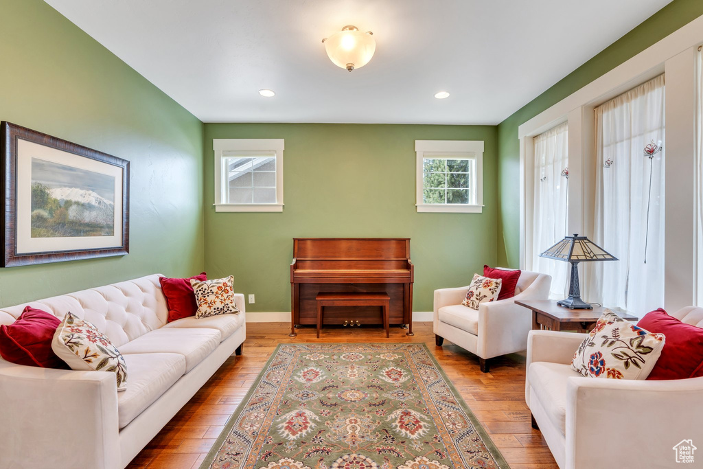 Living area featuring baseboards, recessed lighting, and hardwood / wood-style floors