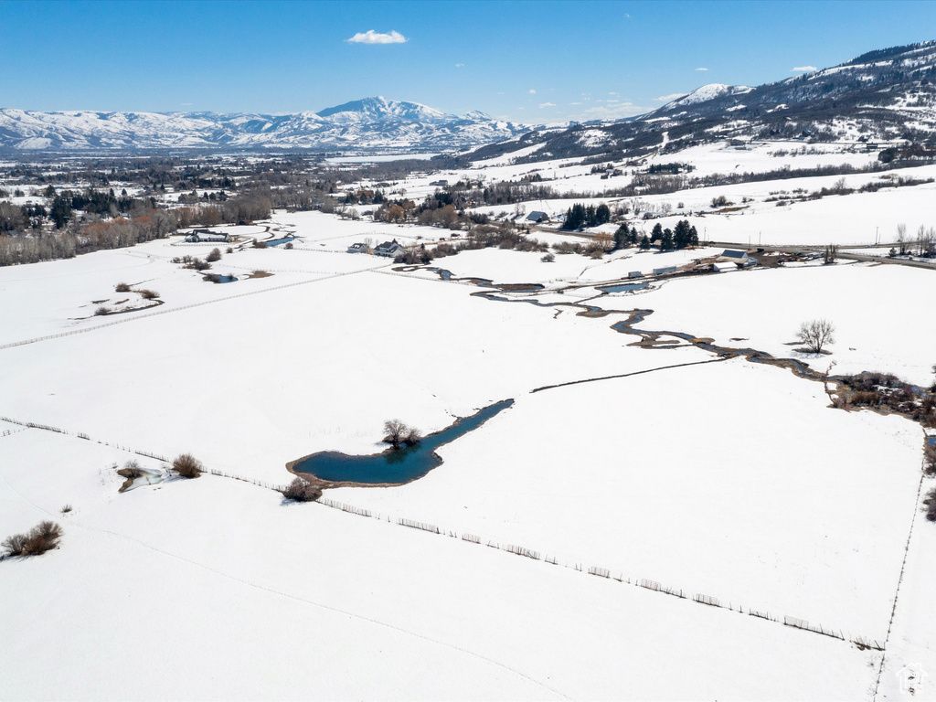 Snowy aerial view featuring a mountain view