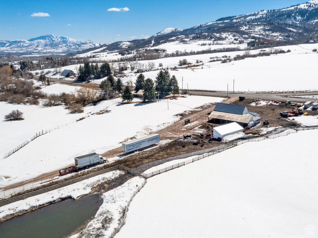 Snowy aerial view with a mountain view