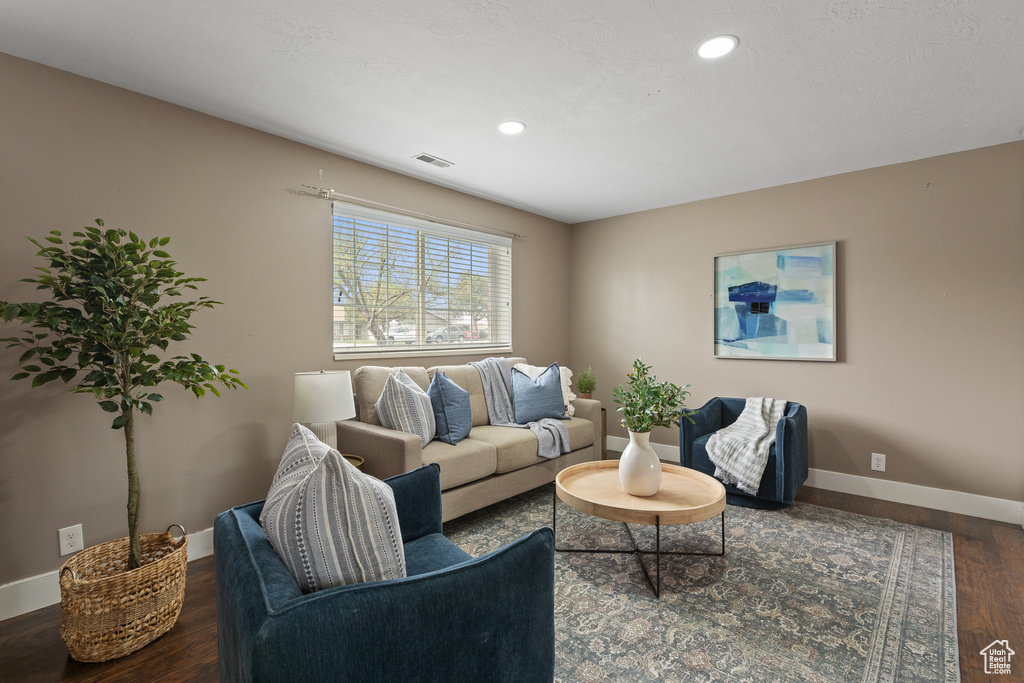 Living room featuring visible vents, baseboards, recessed lighting, and wood finished floors
