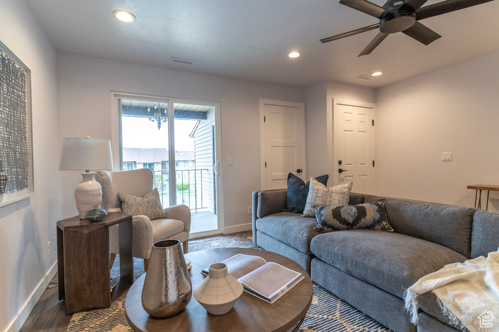 Living area featuring baseboards, wood finished floors, recessed lighting, and a ceiling fan
