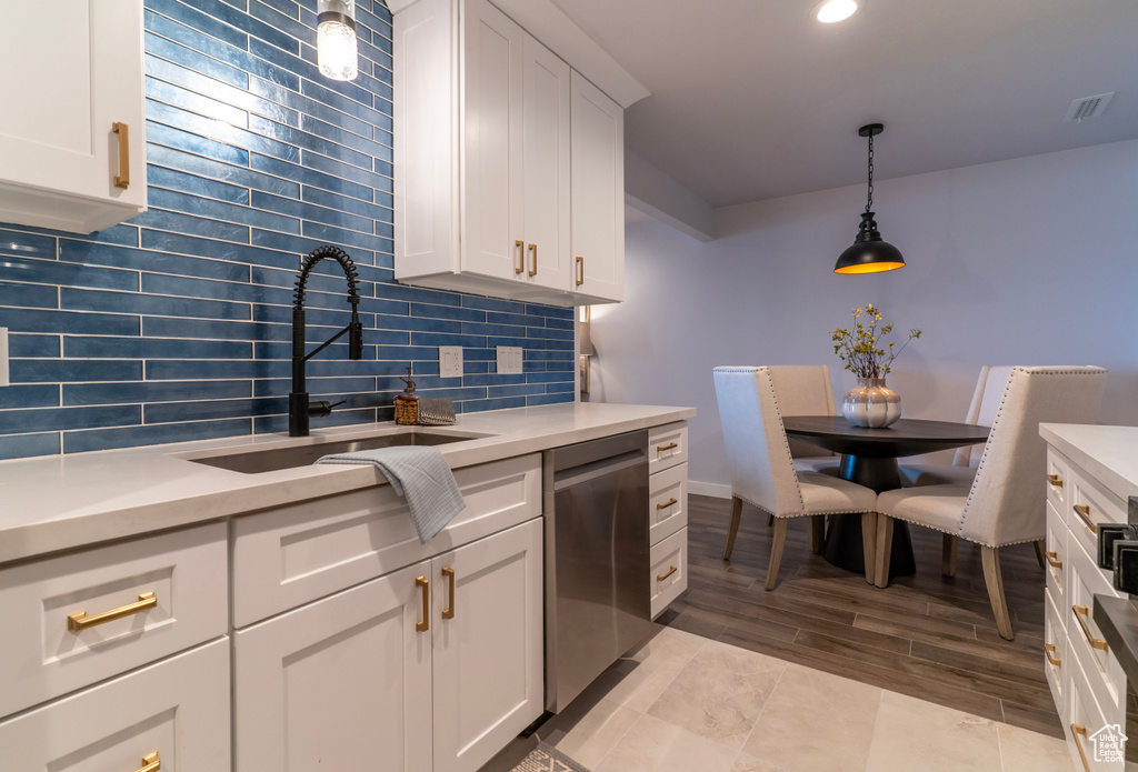 Kitchen featuring visible vents, light countertops, a sink, and dishwasher