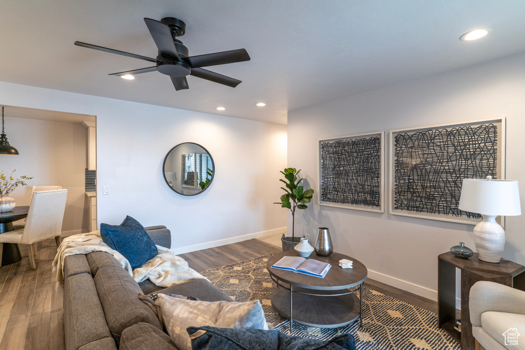 Living area with baseboards, wood finished floors, ceiling fan, and recessed lighting