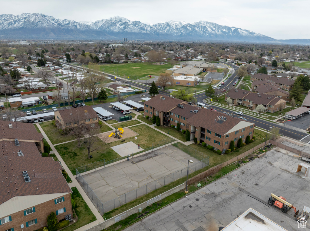 Birds eye view of property featuring a residential view and a mountain view