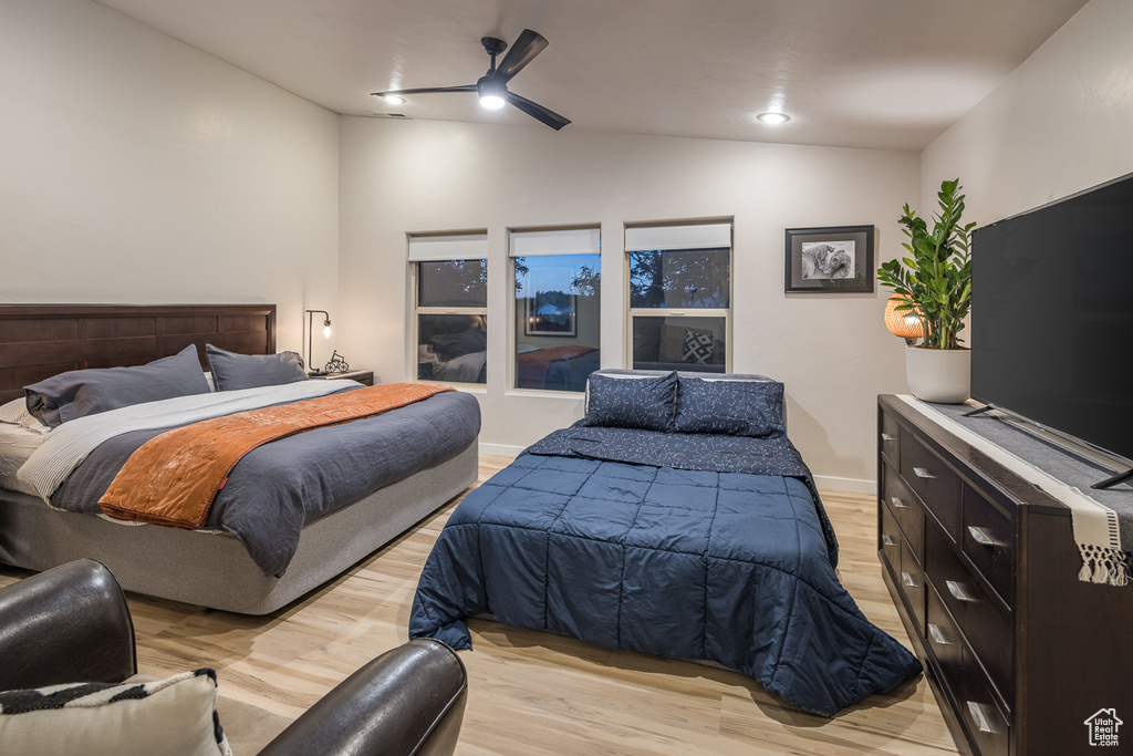 Bedroom featuring light wood-style flooring, baseboards, recessed lighting, a ceiling fan, and vaulted ceiling