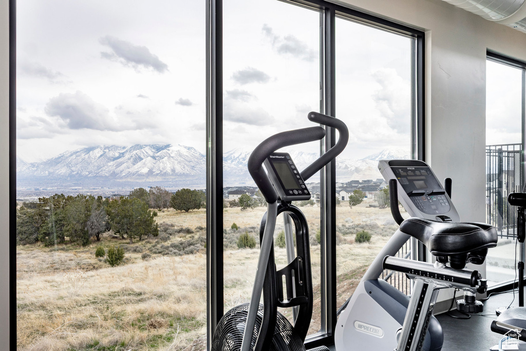 Exercise area with a mountain view