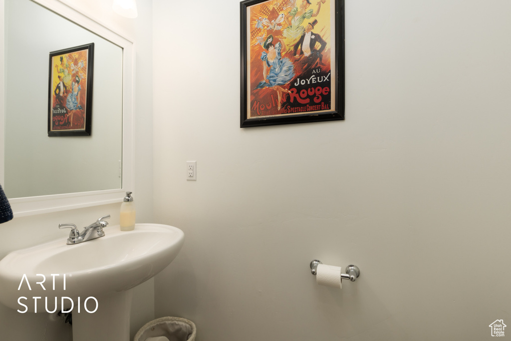 Bathroom featuring a sink