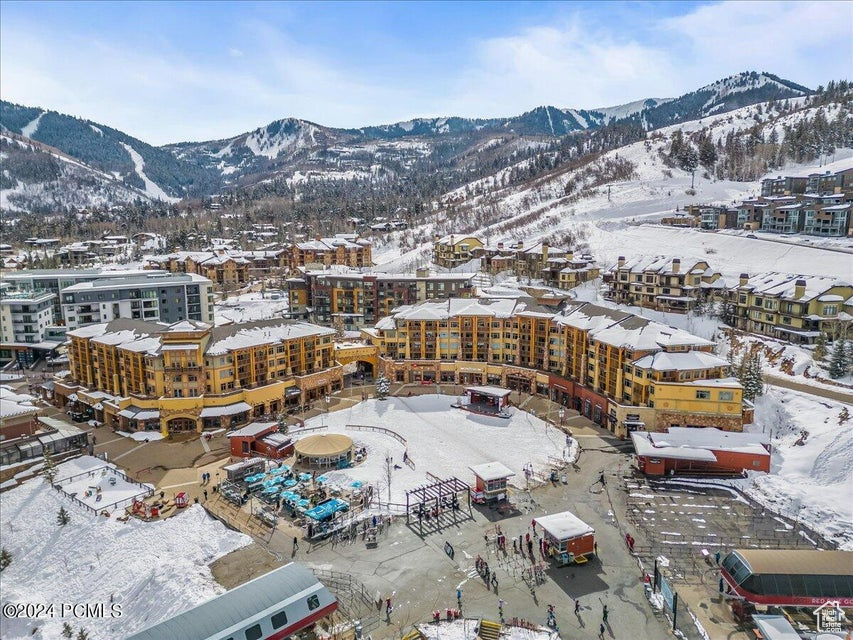 Snowy aerial view with a mountain view