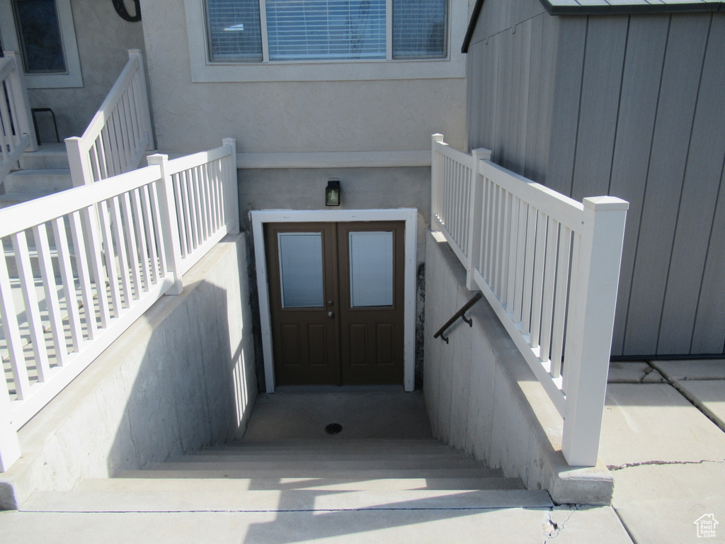 Doorway to property featuring stucco siding