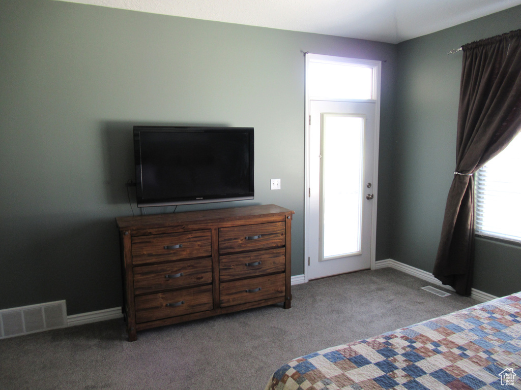 Bedroom with carpet flooring, baseboards, and visible vents