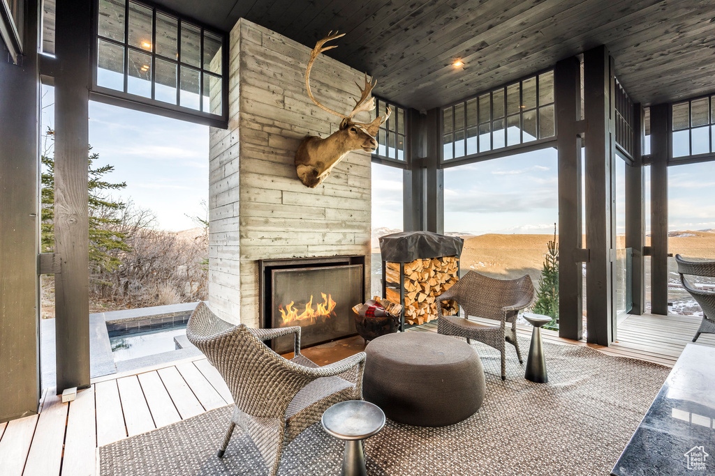 View of sunroom / solarium