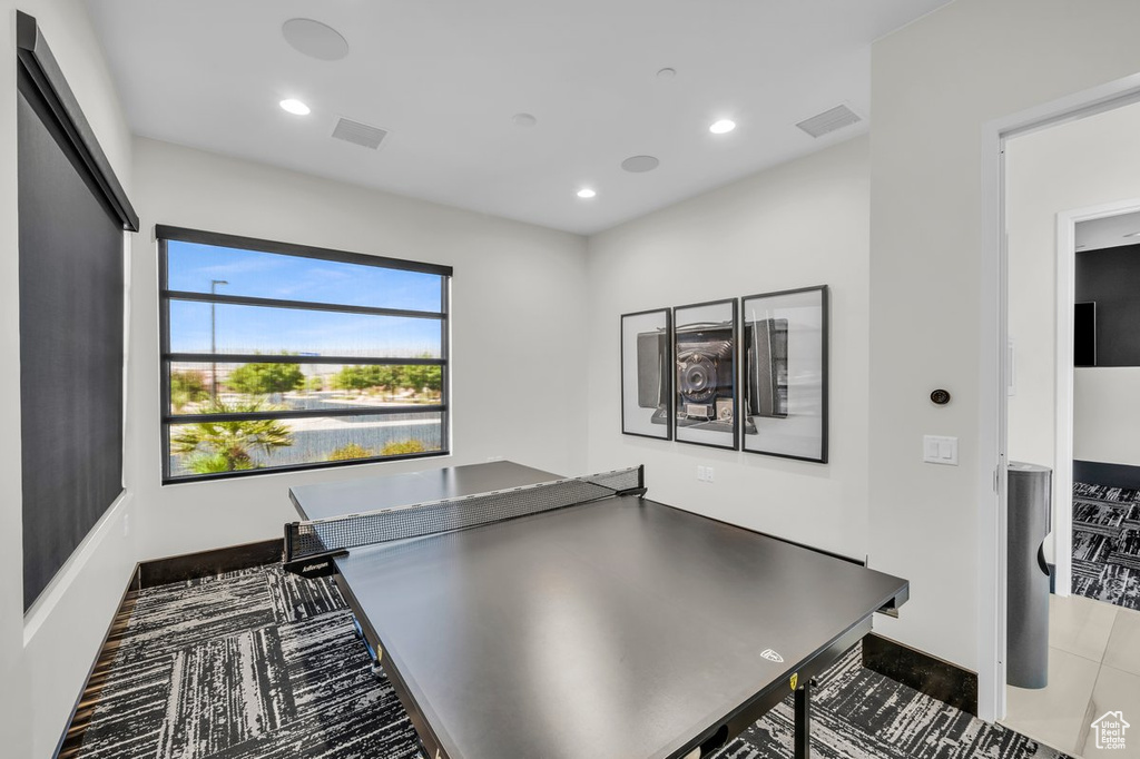 Playroom featuring baseboards, visible vents, and recessed lighting