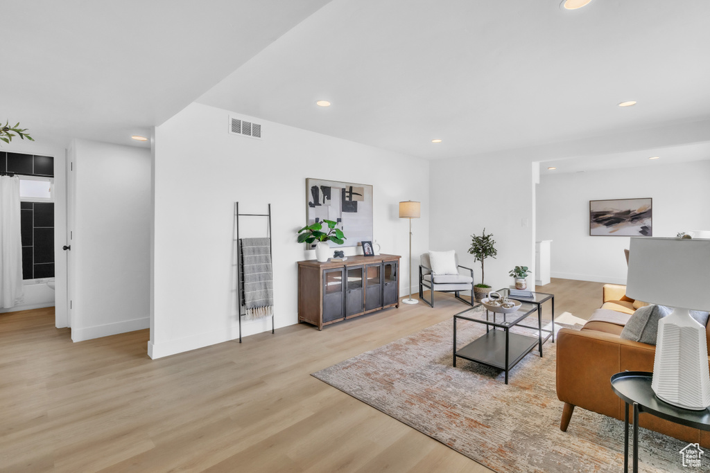 Living area with baseboards, visible vents, recessed lighting, and light wood-type flooring